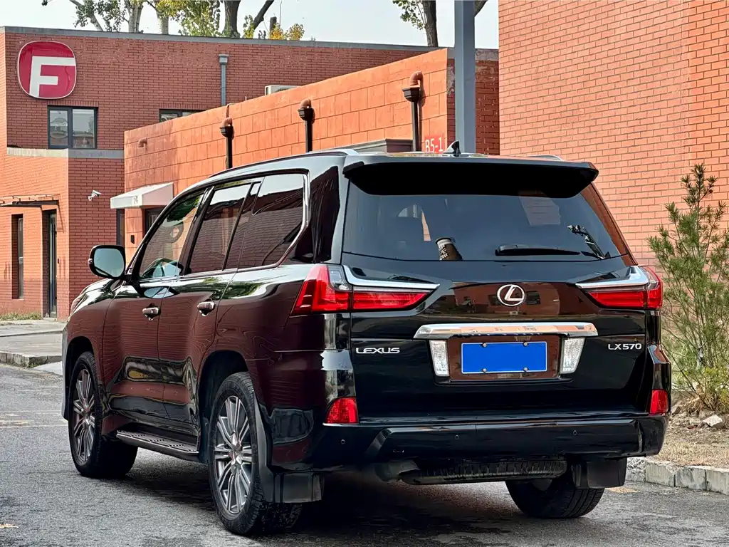 LEXUS LX
