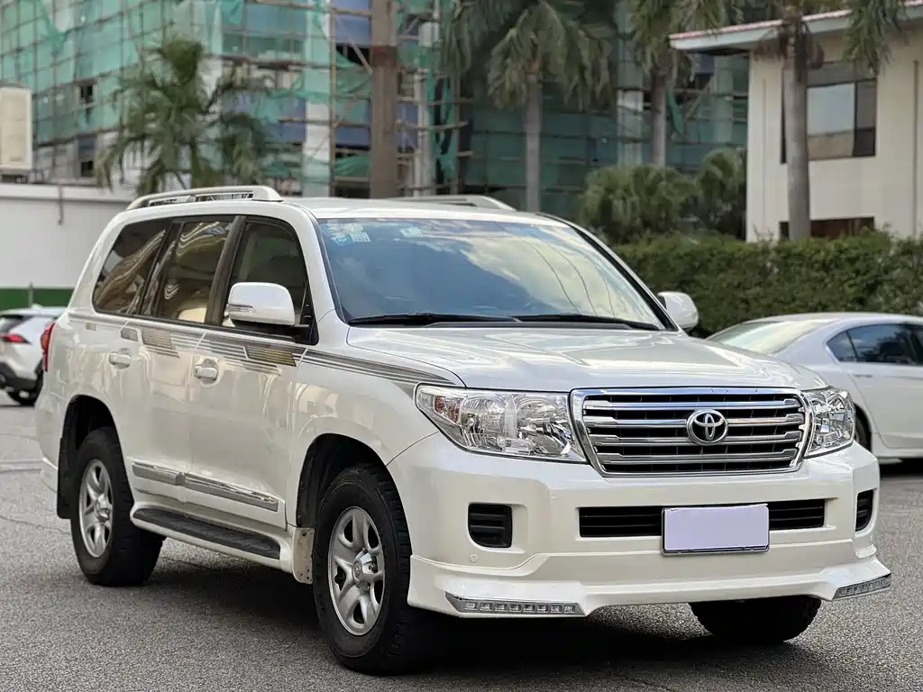 TOYOTA LAND CRUISER