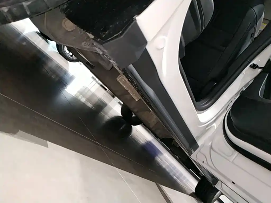 MAXUS Euniq 5 — миниатюра 21