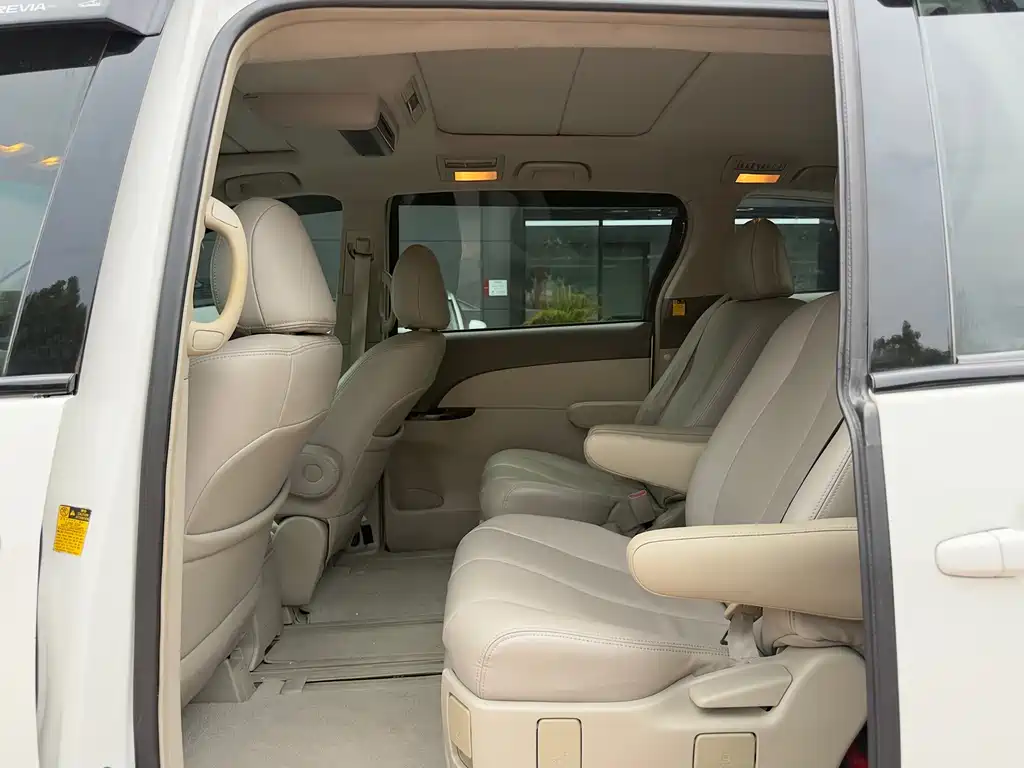 Toyota Previa — миниатюра 7
