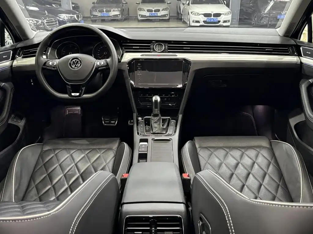 Volkswagen Magotan PHEV — миниатюра 5