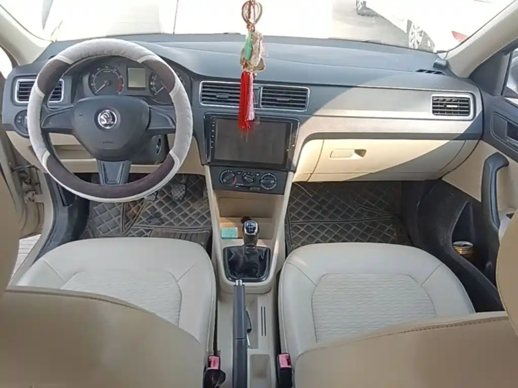 Skoda Rapid — миниатюра 10