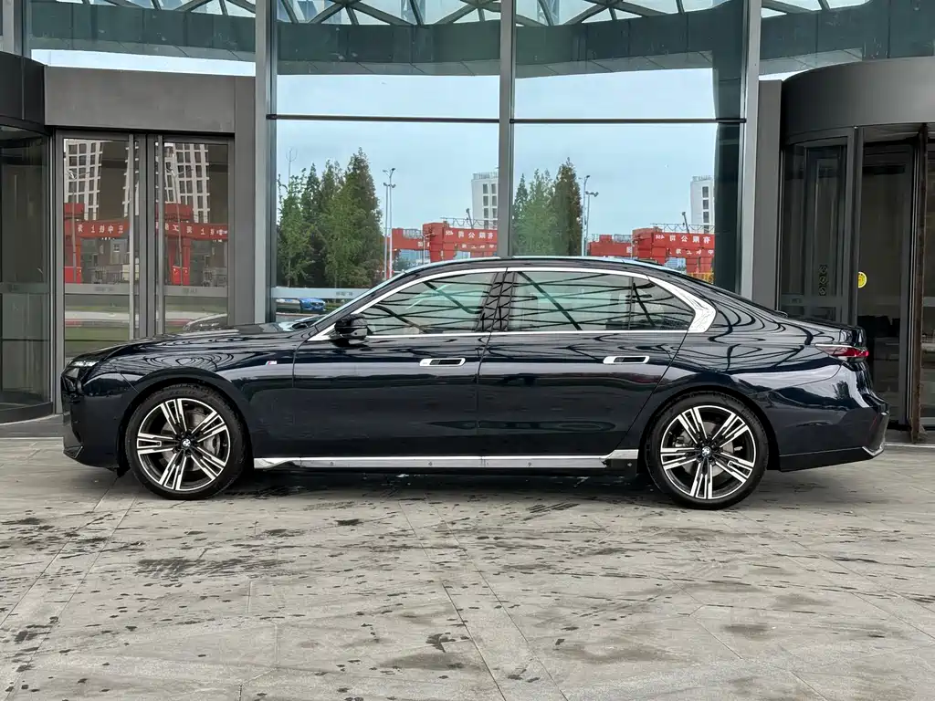 BMW 7 SERIES
