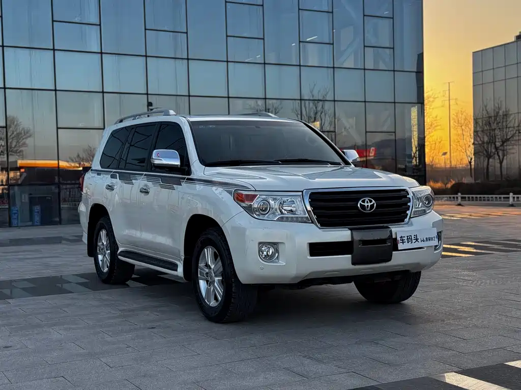 TOYOTA LAND CRUISER