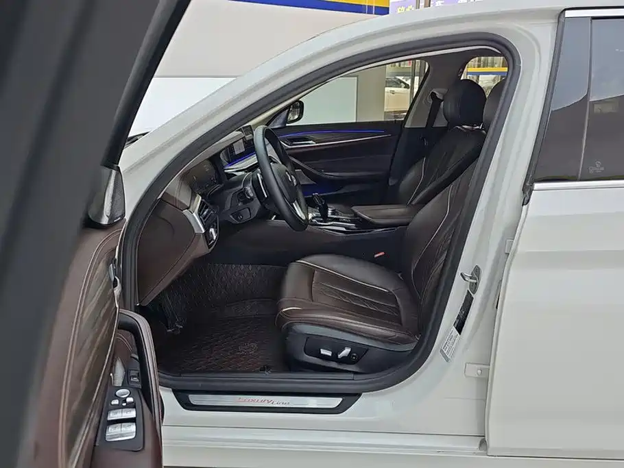 BMW 5 Series — миниатюра 8