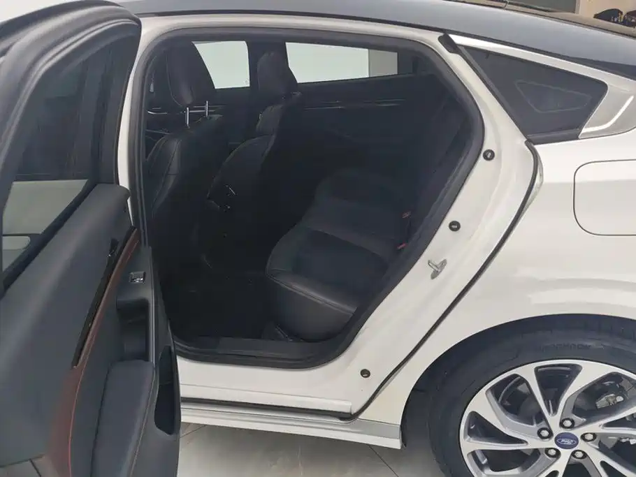 Ford Mondeo — миниатюра 11