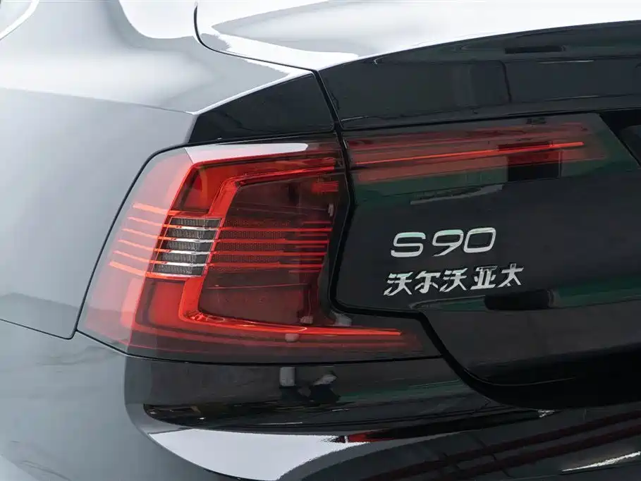 Volvo S90 2024 B5 Luxury