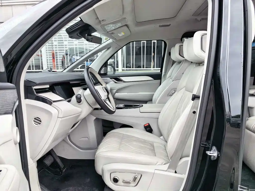 Volvo EM90 — миниатюра 15