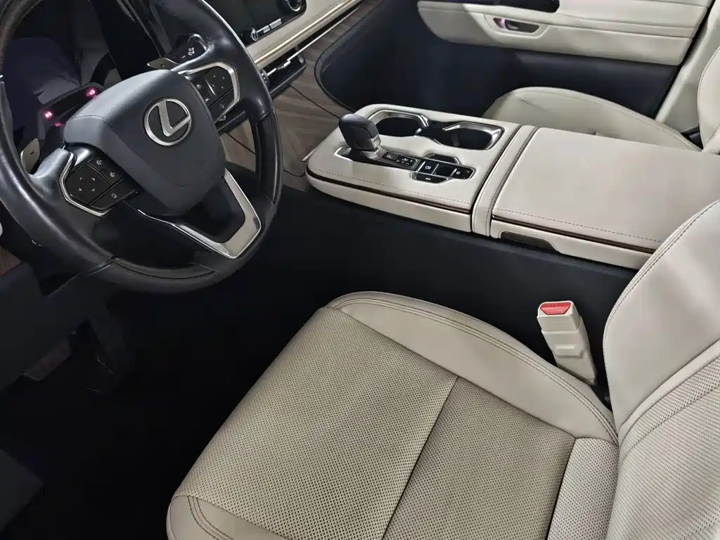 Lexus LM — миниатюра 11