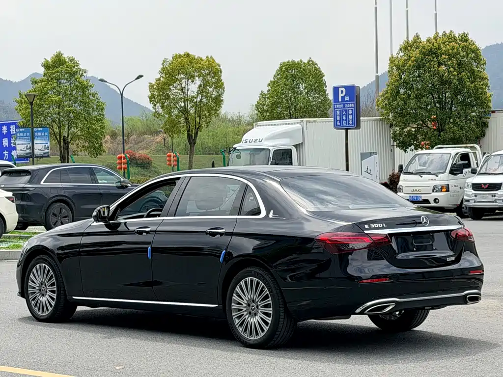 Mercedes-Benz E-Class E 2023 E 300 L Fashion