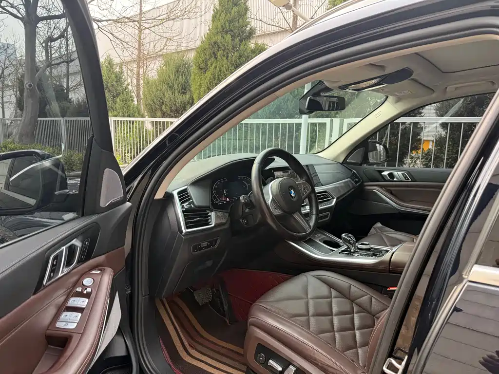 BMW X5 2022 xDrive 30Li Premium M Sport