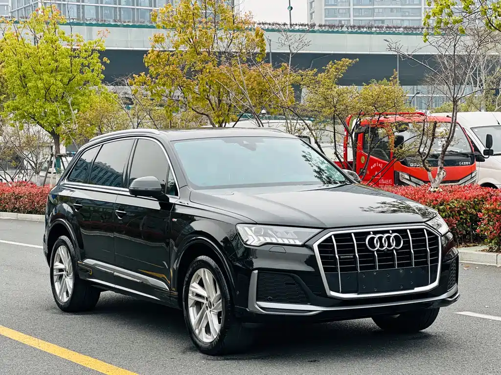 Audi Q7 2023 45 TFSI quattro S line Sport
