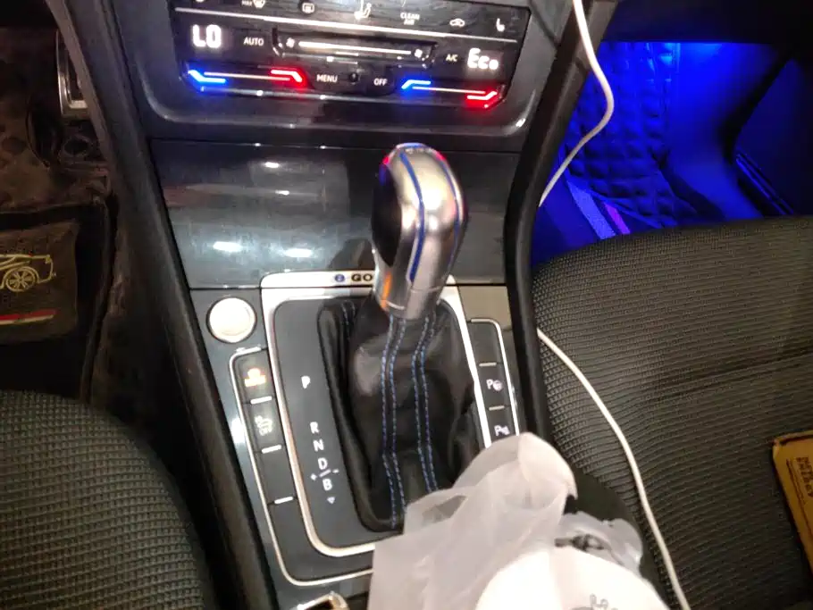Volkswagen Golf EV — миниатюра 16