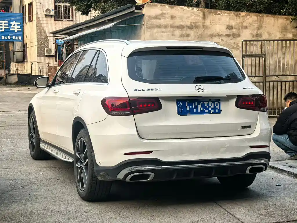MERCEDES-BENZ GLC
