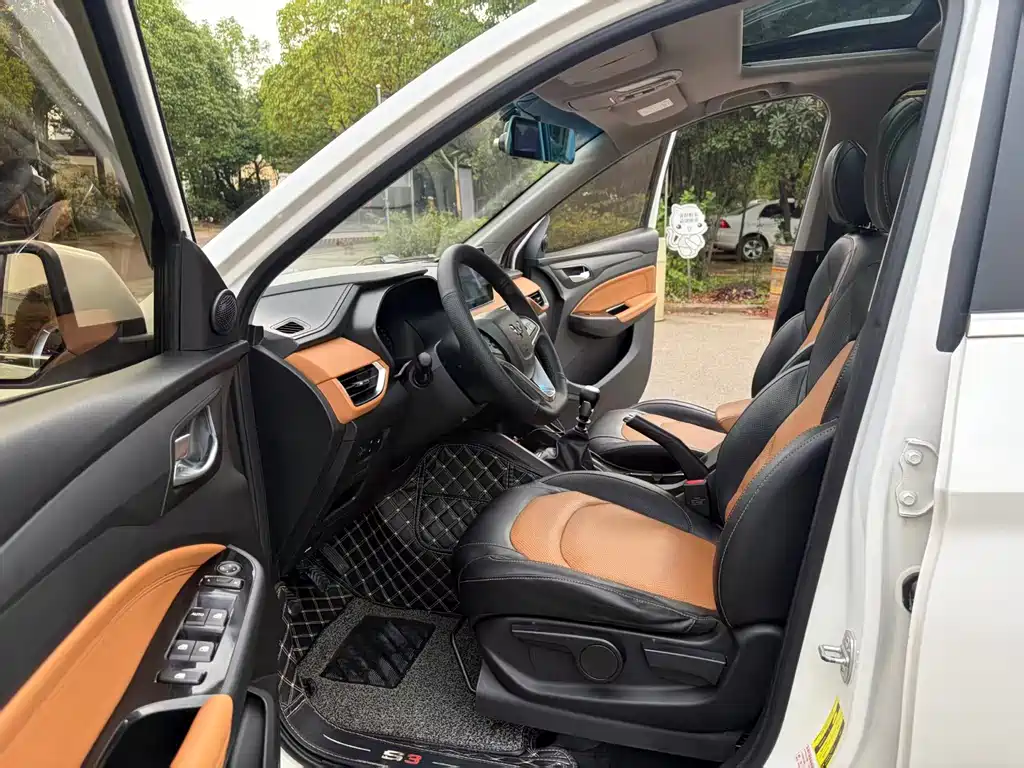 Wuling Hongguang S3 — миниатюра 4