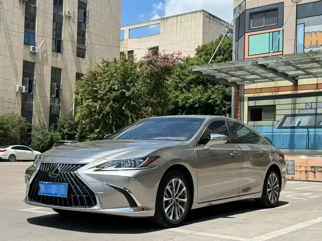 LEXUS  ES