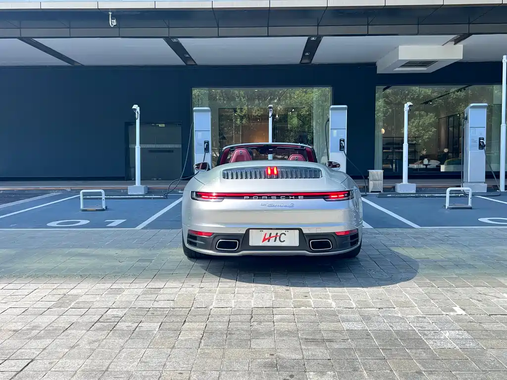 PORSCHE  911