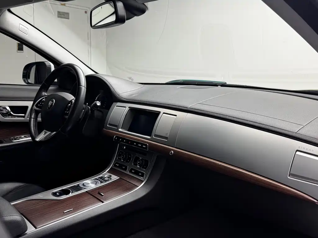Jaguar XF — миниатюра 15