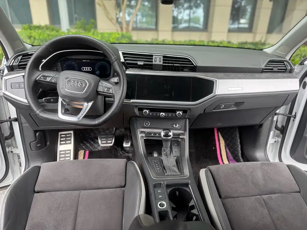 Audi Q3 - фото 6