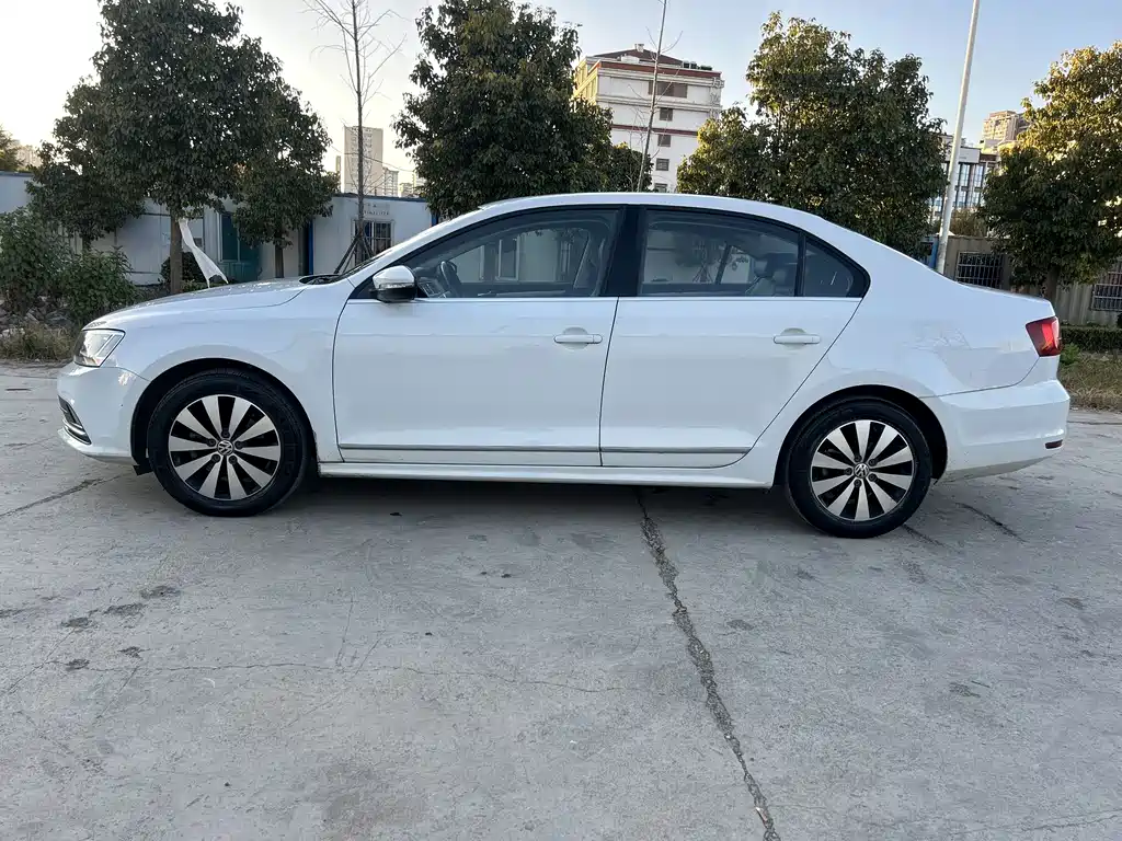 Volkswagen Sagitar 2018 1.6L AT Comfort