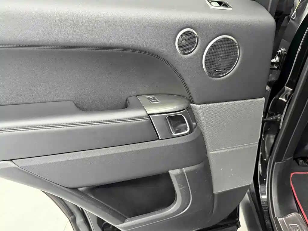 Land Rover Sport PHEV — миниатюра 13