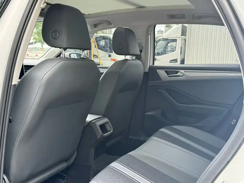 Volkswagen Sagitar — миниатюра 7