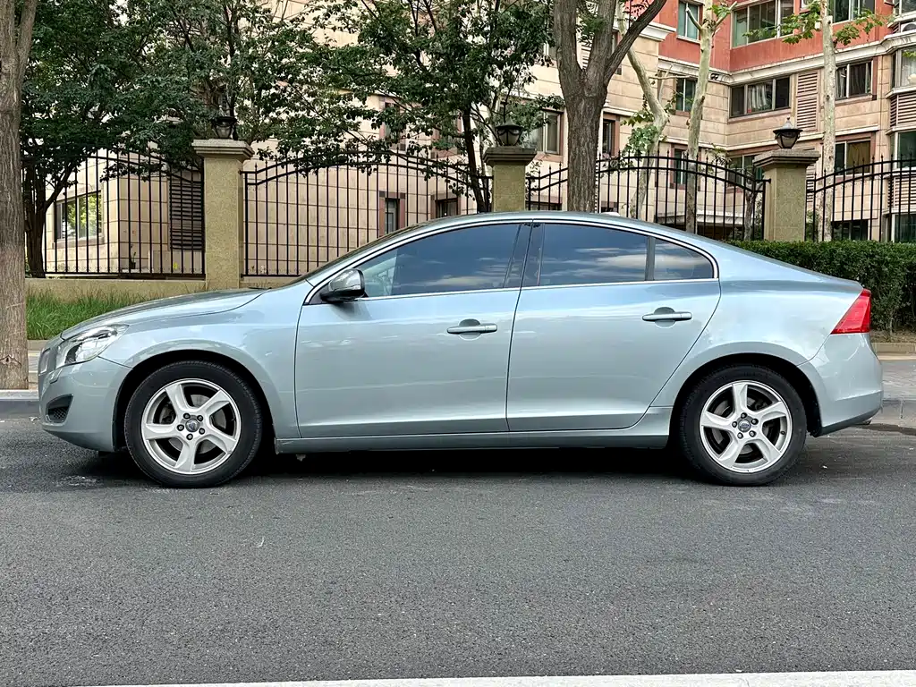 Volvo S60 (Import) — миниатюра 3
