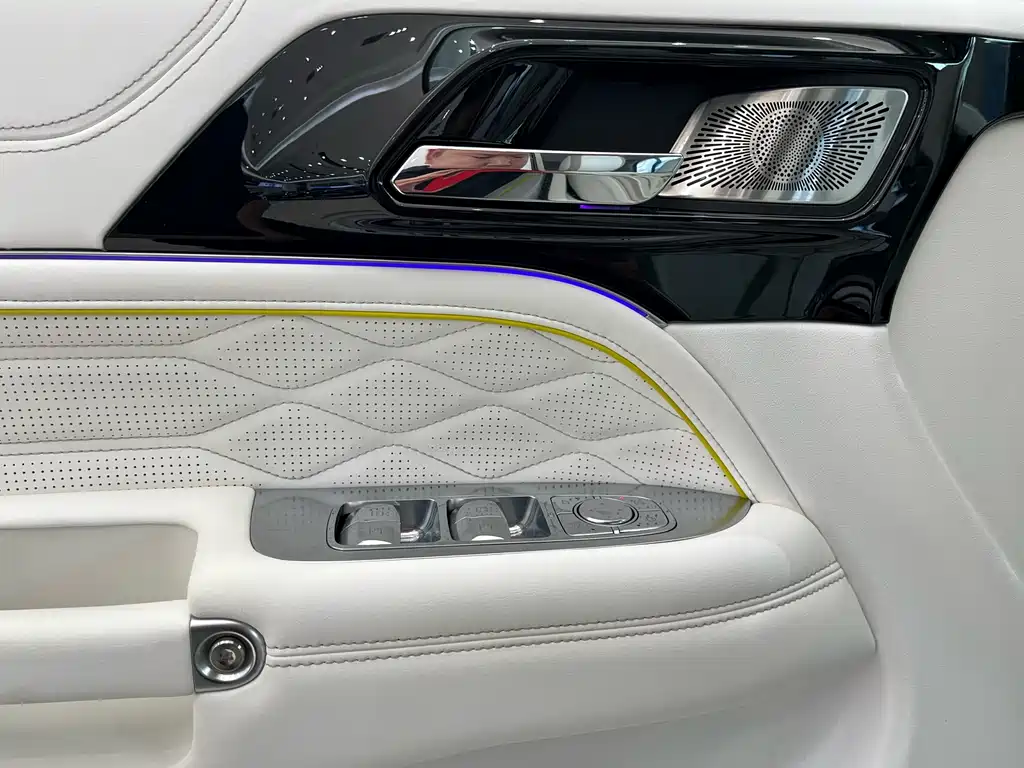 TANK CO CREATION TANK 300