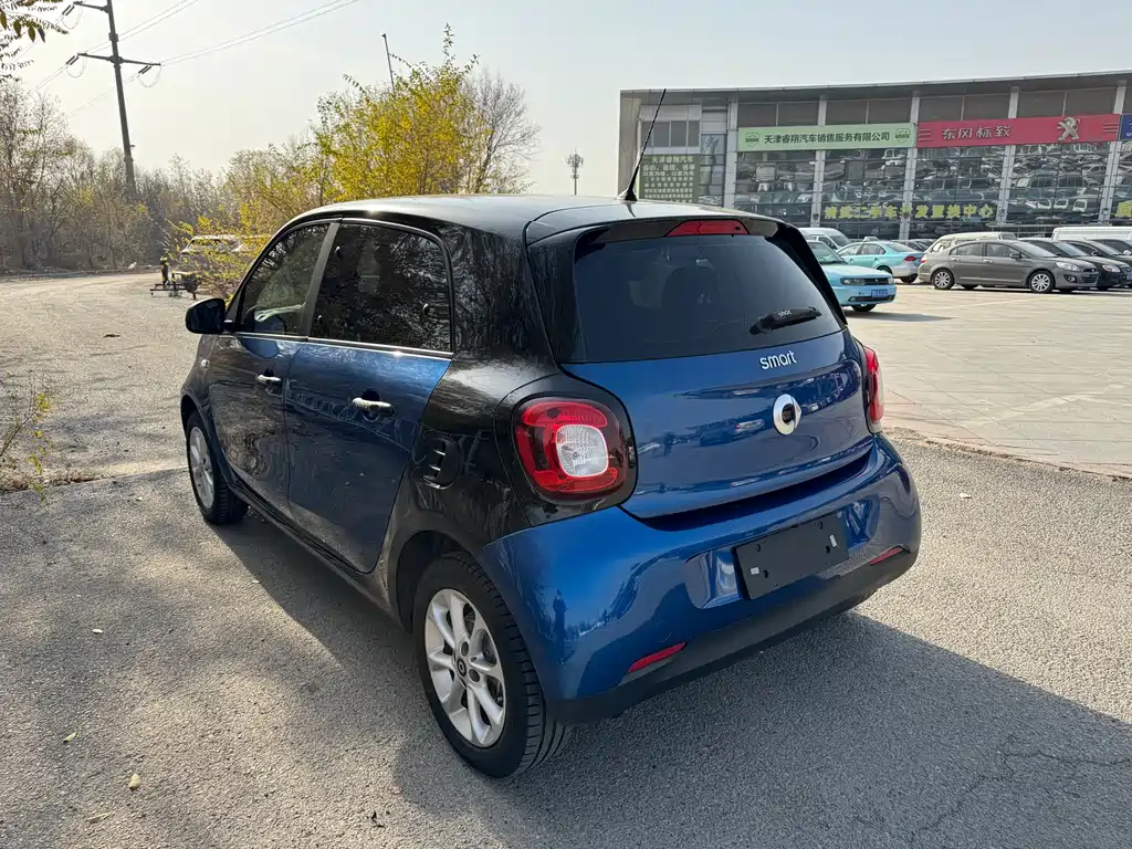 SMART FORFOUR