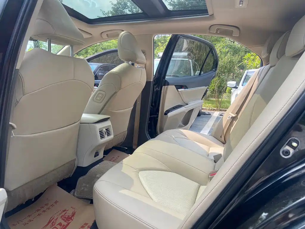 TOYOTA CAMRY