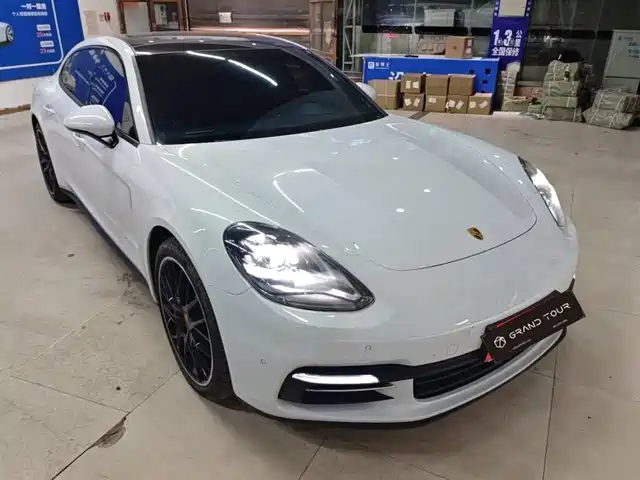PORSCHE PANAMERA