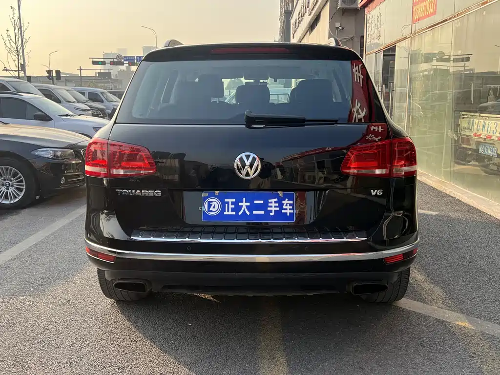 VOLKSWAGEN TOUAREG