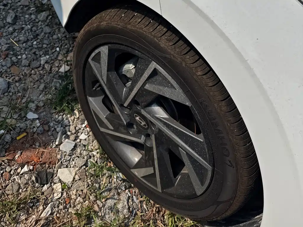Hyundai Elantra — миниатюра 9
