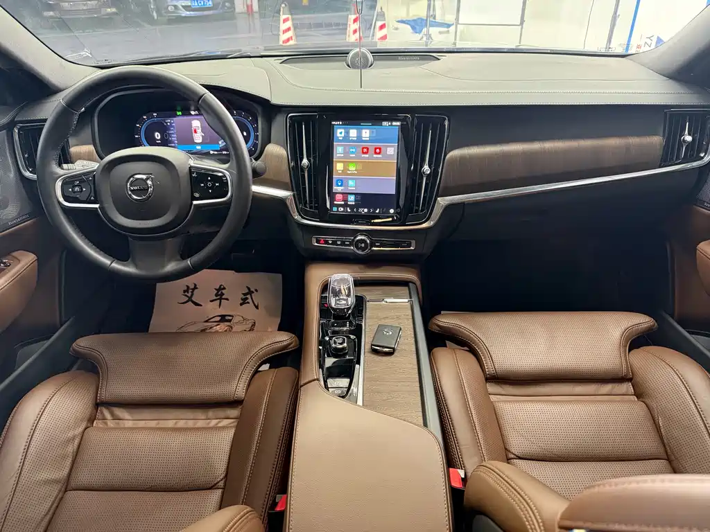 VOLVO S90