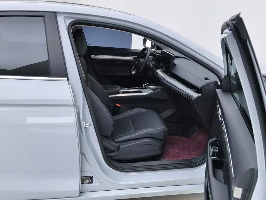 Geely L HiP — миниатюра 8