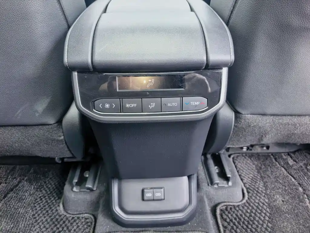 Toyota Crown Kluger — миниатюра 17