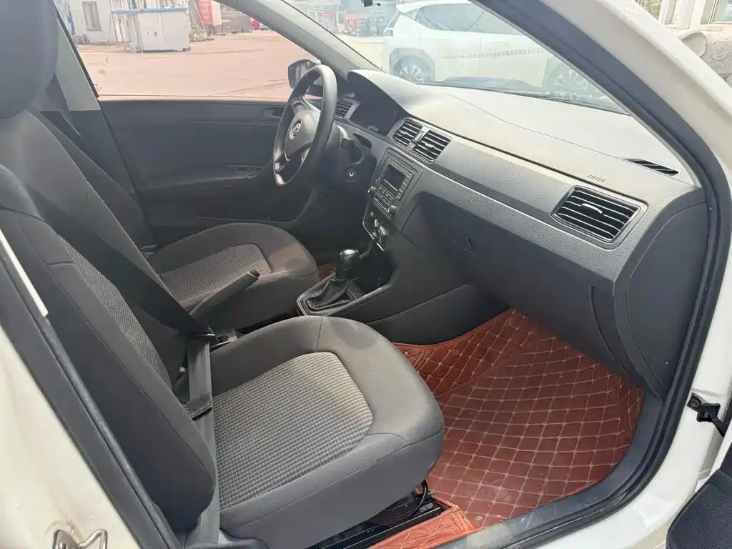Volkswagen Santana — миниатюра 9