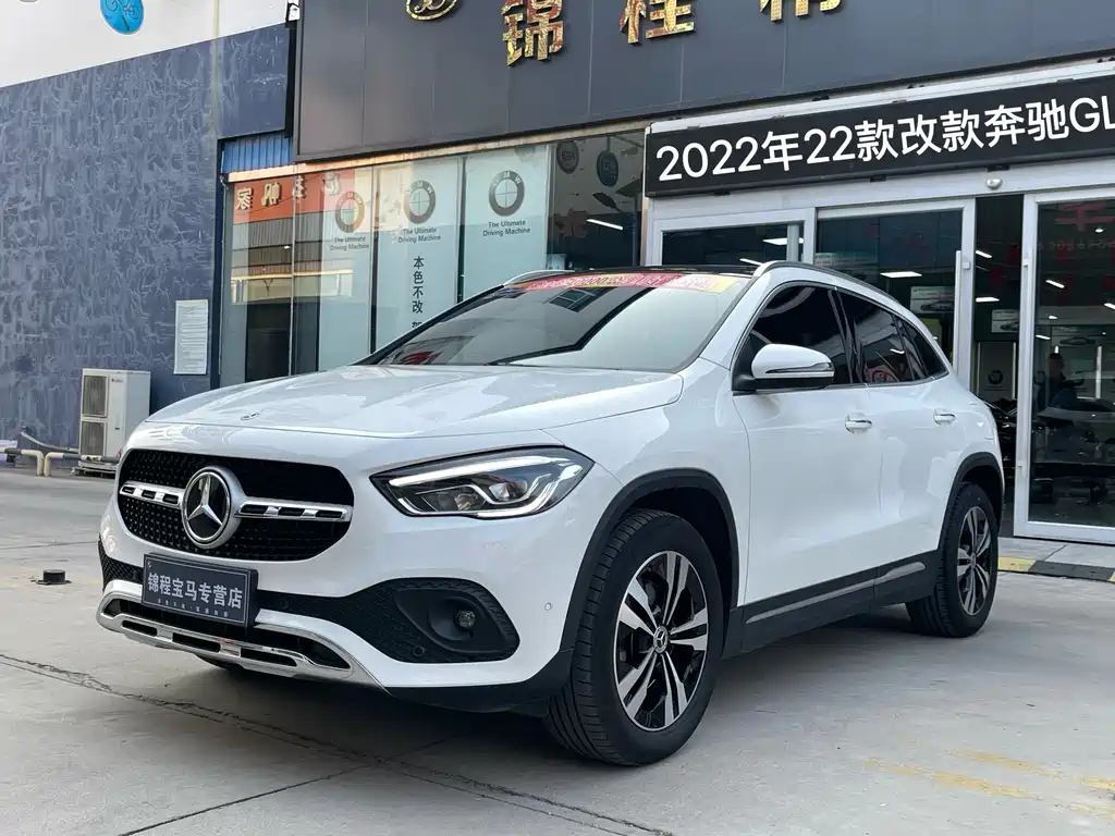 MERCEDES-BENZ GLA