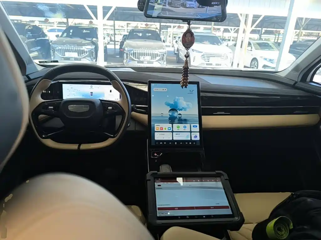 Geely Boyue L — миниатюра 10