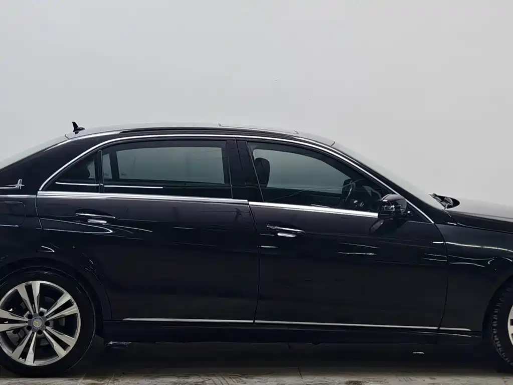 Mercedes-Benz E-Class — миниатюра 8