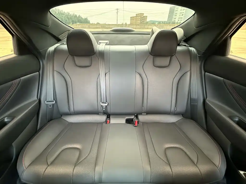 Hyundai Elantra — миниатюра 12