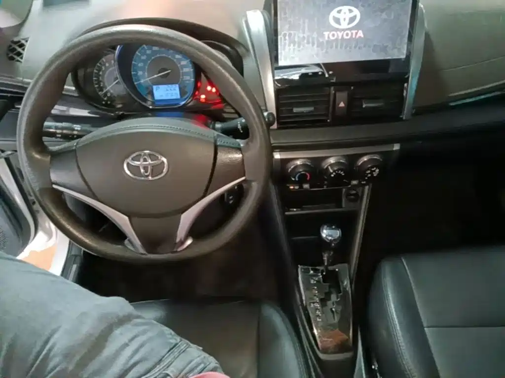 Toyota Yaris L — миниатюра 10