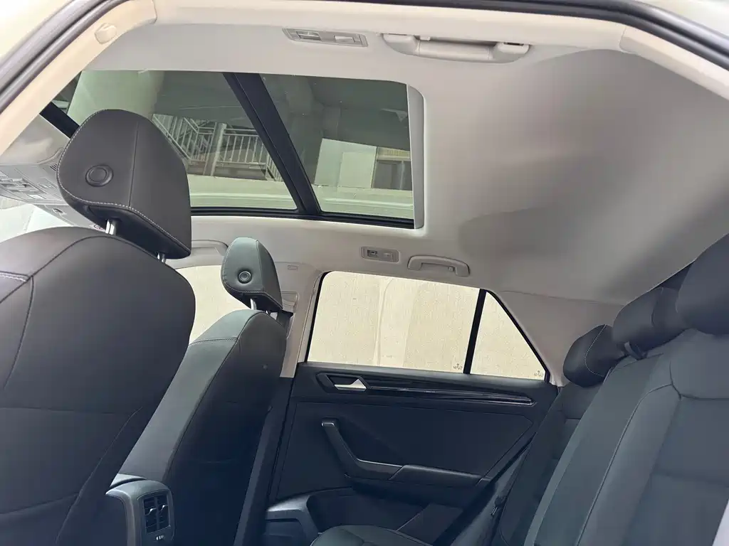 VOLKSWAGEN T ROC EXPLORING SONGS