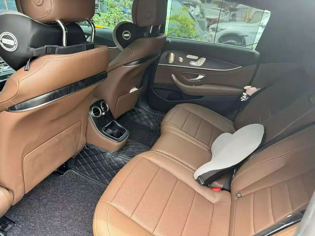 Mercedes-Benz E-Class — миниатюра 6