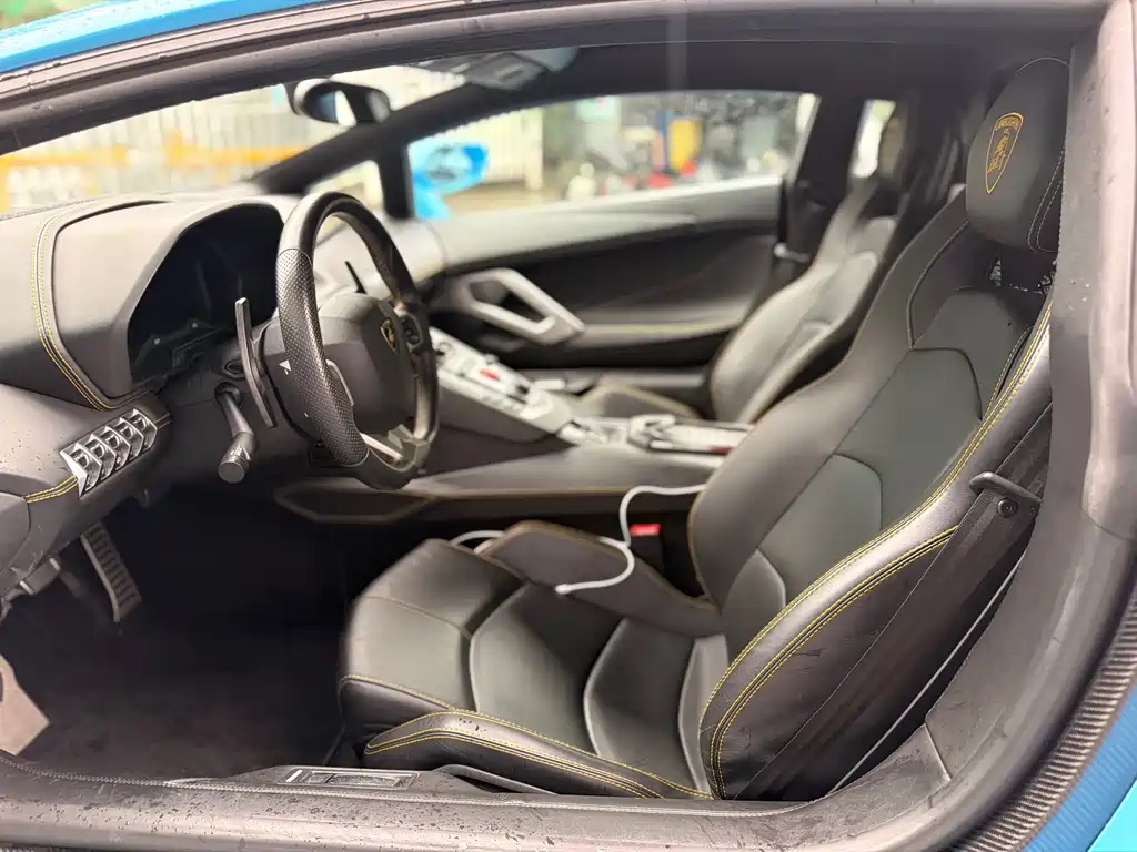 Lamborghini Aventador — миниатюра 14