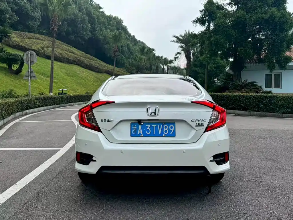 Honda Civic — миниатюра 8