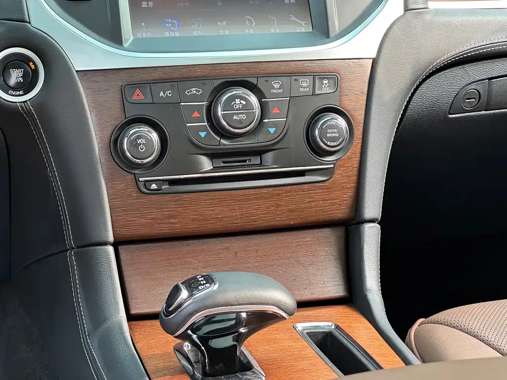 Chrysler 300C — миниатюра 10