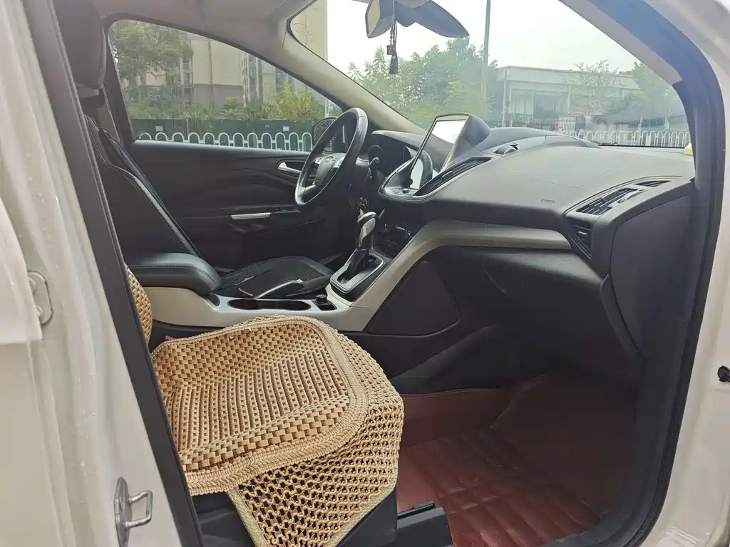 Ford Kuga — миниатюра 8