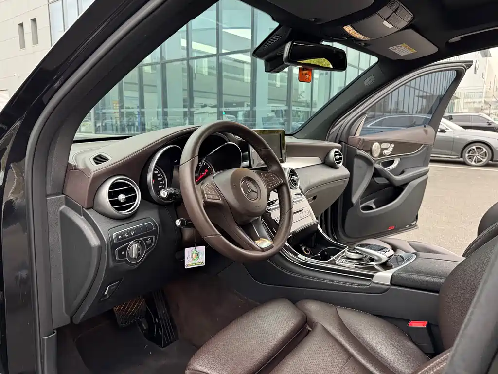 Mercedes-Benz GLC 2018 GLC 260 4MATIC Luxury