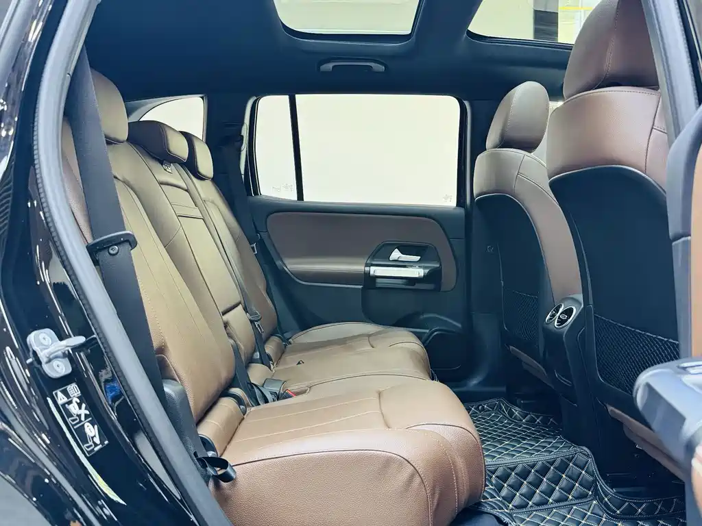 Mercedes-Benz GLB — миниатюра 11